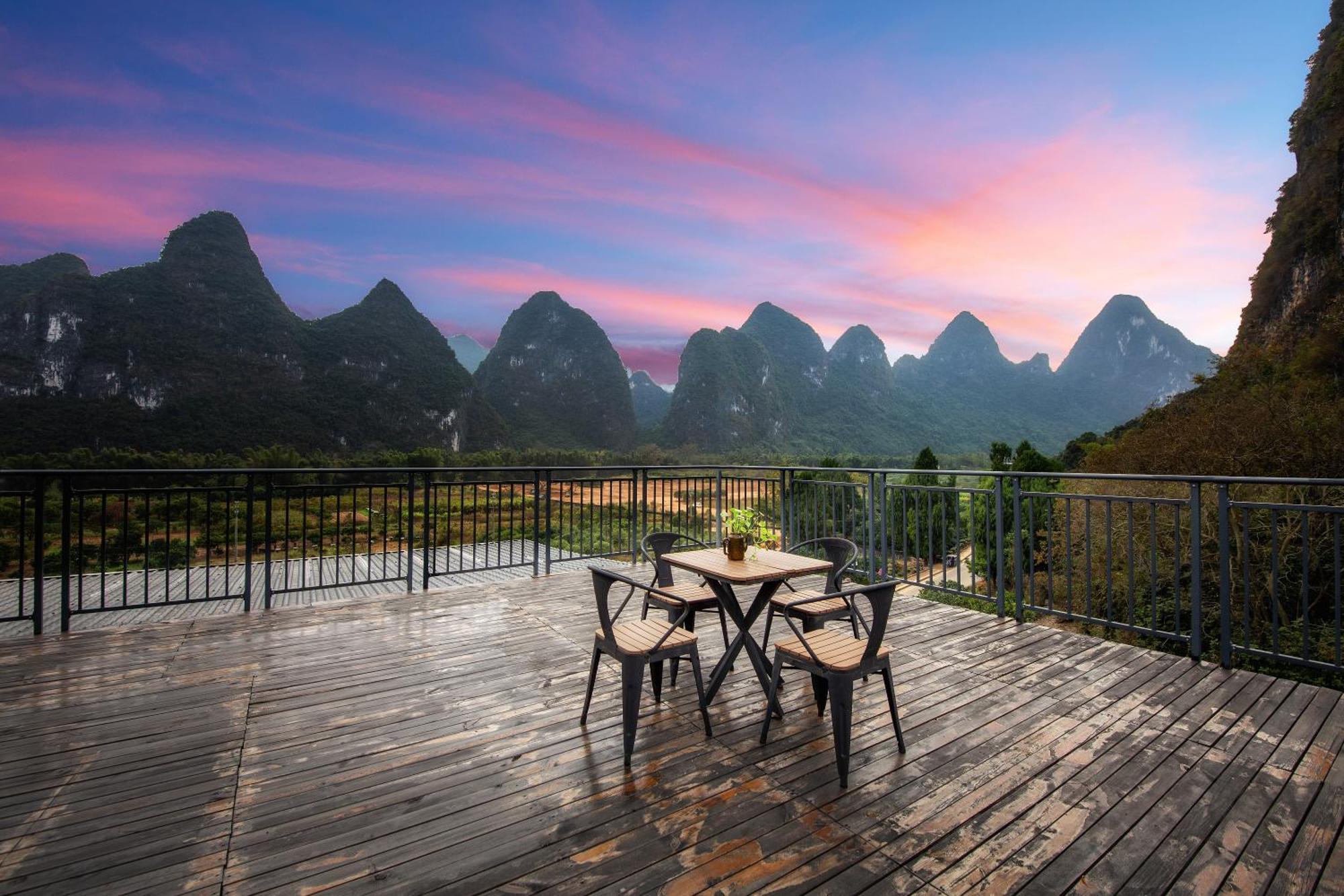 Leisure Courtyard Hotel Yangshuo-Free Shuttle Bus To Yangshuo Station Stay 2 Nights One Way Esterno foto