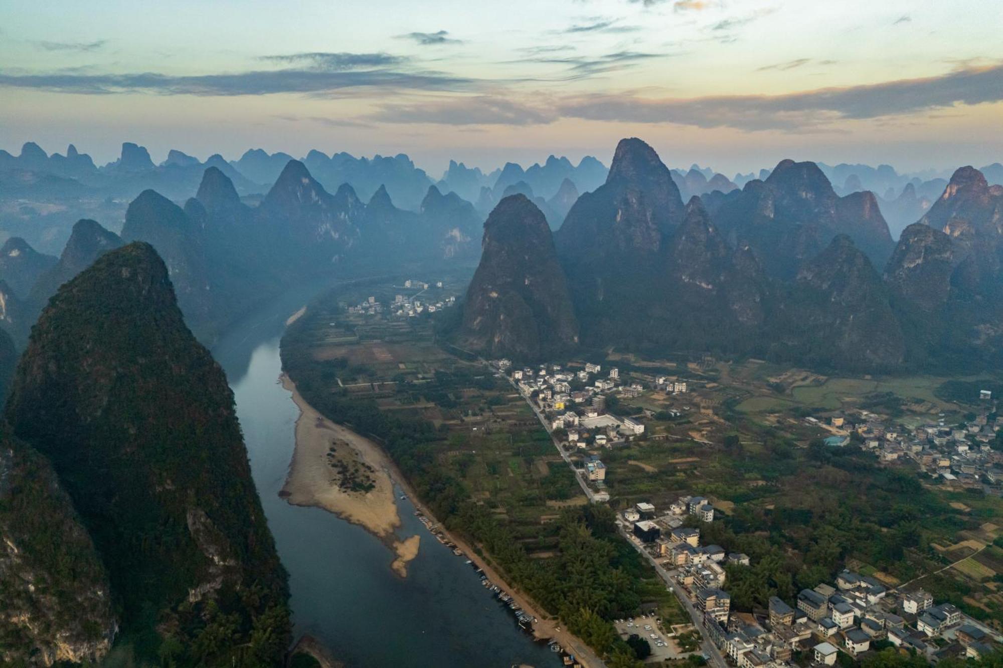 Leisure Courtyard Hotel Yangshuo-Free Shuttle Bus To Yangshuo Station Stay 2 Nights One Way Esterno foto