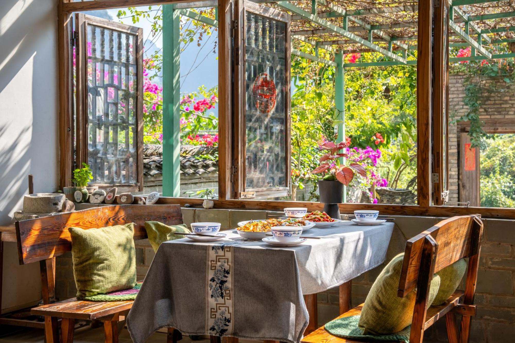 Leisure Courtyard Hotel Yangshuo-Free Shuttle Bus To Yangshuo Station Stay 2 Nights One Way Esterno foto