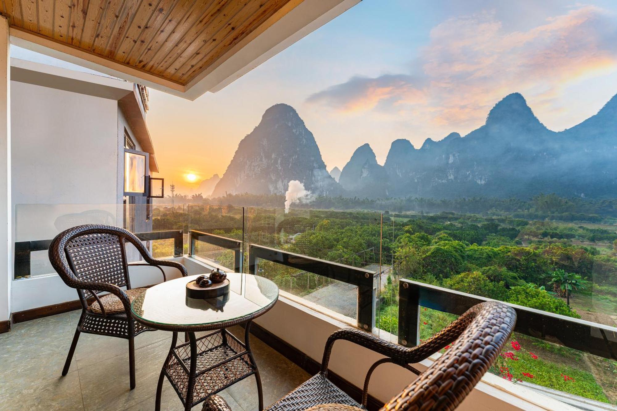 Leisure Courtyard Hotel Yangshuo-Free Shuttle Bus To Yangshuo Station Stay 2 Nights One Way Esterno foto